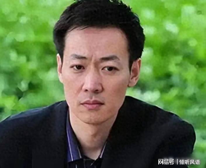 必一运动-朱媛媛去世不到一年，52岁辛柏青现身春晚彩排，恶心的一幕出现了