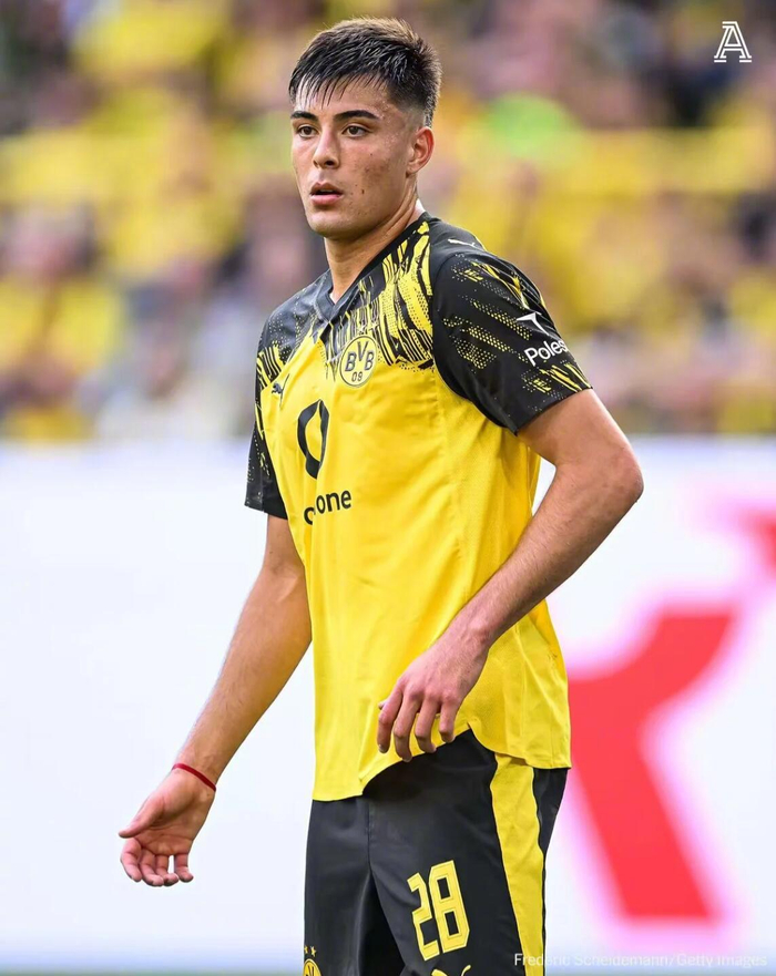 切尔西激活召回条款，安塞尔米诺提前结束多特租借|多特蒙德|中卫|冬窗|斯特拉斯堡|阿奇姆彭_新浪体育_新浪新闻