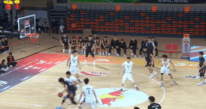 必一运动官网-CUBAL:汪志鹏一条龙突入内线打成2+1,罚球命中北大领先5分